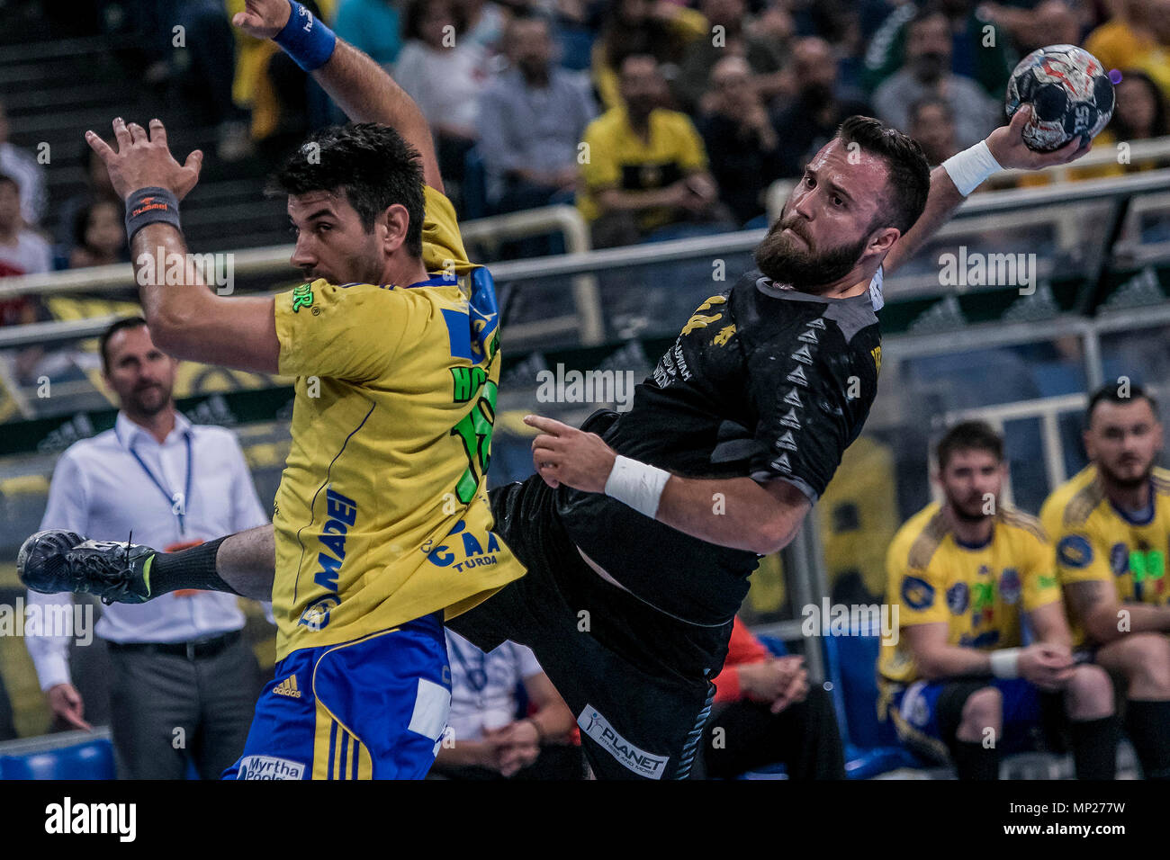 Athens, Greece. 20th May, 2018. A.E.K.'s Eldin Vrazalica (R) competes during the EHF Men's Challenge Cup Finals between A.E.K. Athens and AHC Potaissa Turda in Athens, Greece, May 20, 2018. Credit: Panagiotis Moschandreou/Xinhua/Alamy Live News Stock Photo
