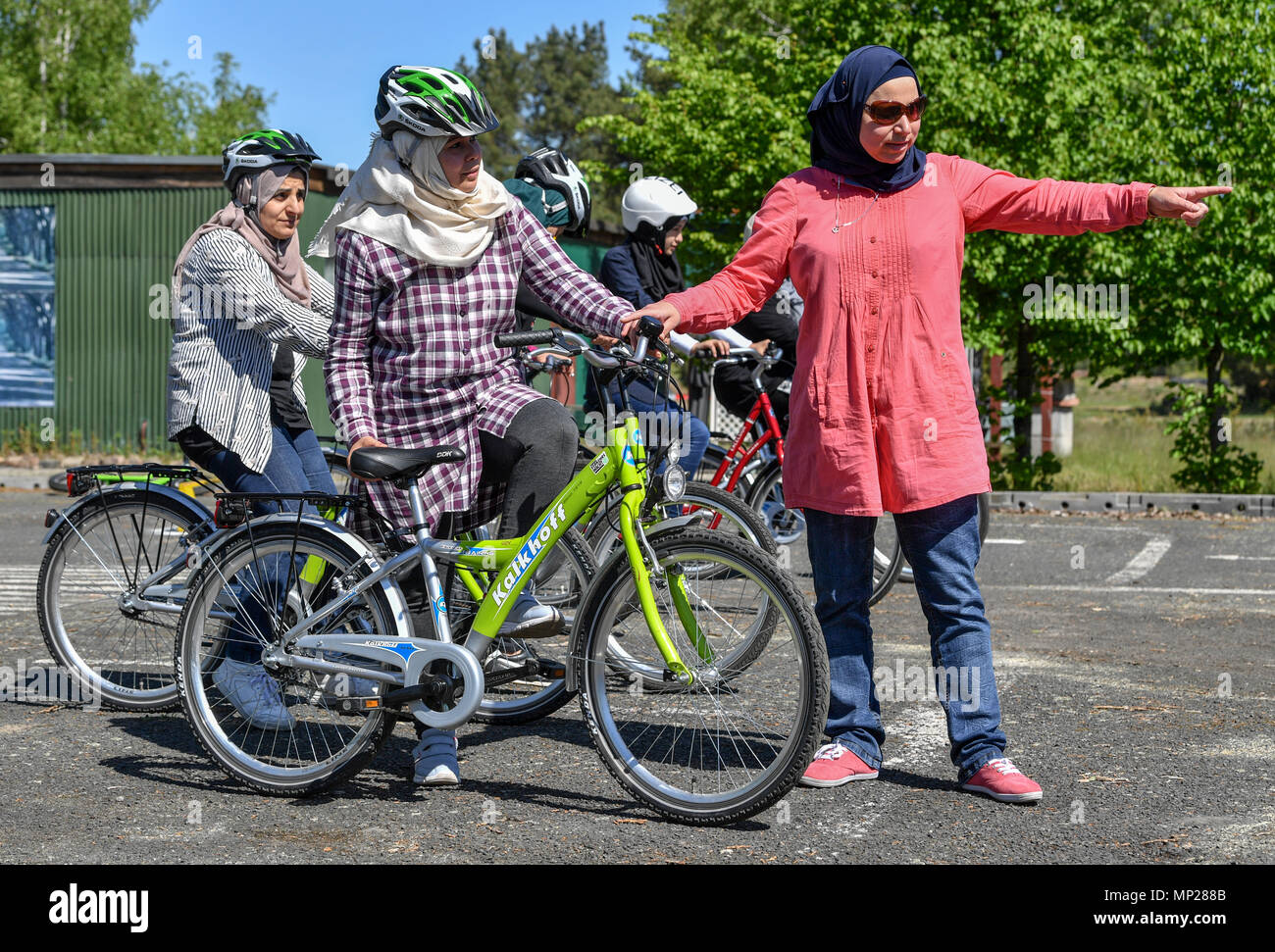Muslimah cycling online attire