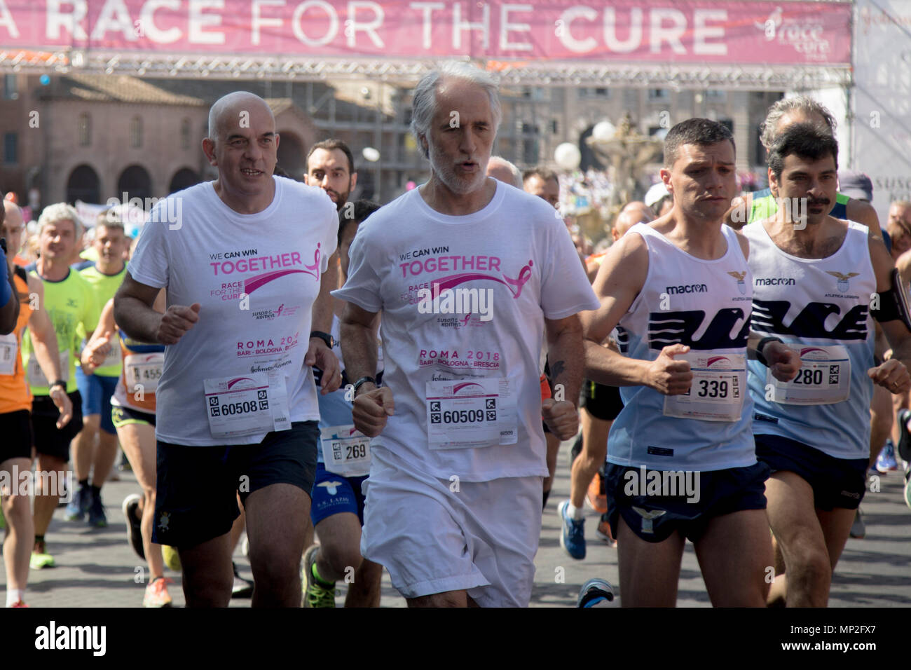 Rome, Italy. 20th May, 2018. The pink marathon in favor of cancer research organized by Susan G. Komen has invaded the streets of Rome. The godmothers of the event the actresses Maria Grazia Cucinotta and Rosanna Banfi. Guests of the event, the mayor of Rome Virginia Raggi, the president of Regione Lazio Nicola Zingaretti, the president of Coni Giovanni Malagò. Credit: Stefano Cappa/Pacific Press/Alamy Live News Stock Photo