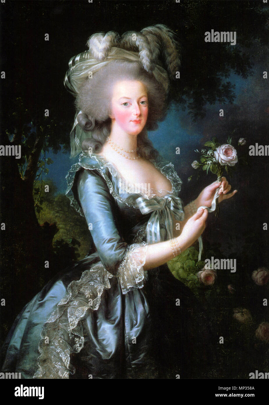 French: Marie-Antoinette dit « à la Rose » Marie-Antoinette with the Rose .  Italiano: Maria Antonietta con una rosa: «In un paesaggio campestre che ricorda la vegetazione del Trianon, una giovane donna che indossa un abito di seta azzurra con drappeggi a sbuffo sui fianchi e ornato di merletto tiene tra le lunghe mani una rosa sbocciata, simbolo dell'effimero. Offre quel fiore come sembra offrire quel petto voluttuoso, del quale si intravedono i contorni attraverso una leggera balza di chiffon. Il collo lungo e sinuoso, ornato da due file di perle, conferisce una grazia maestosa a quella figu Stock Photo