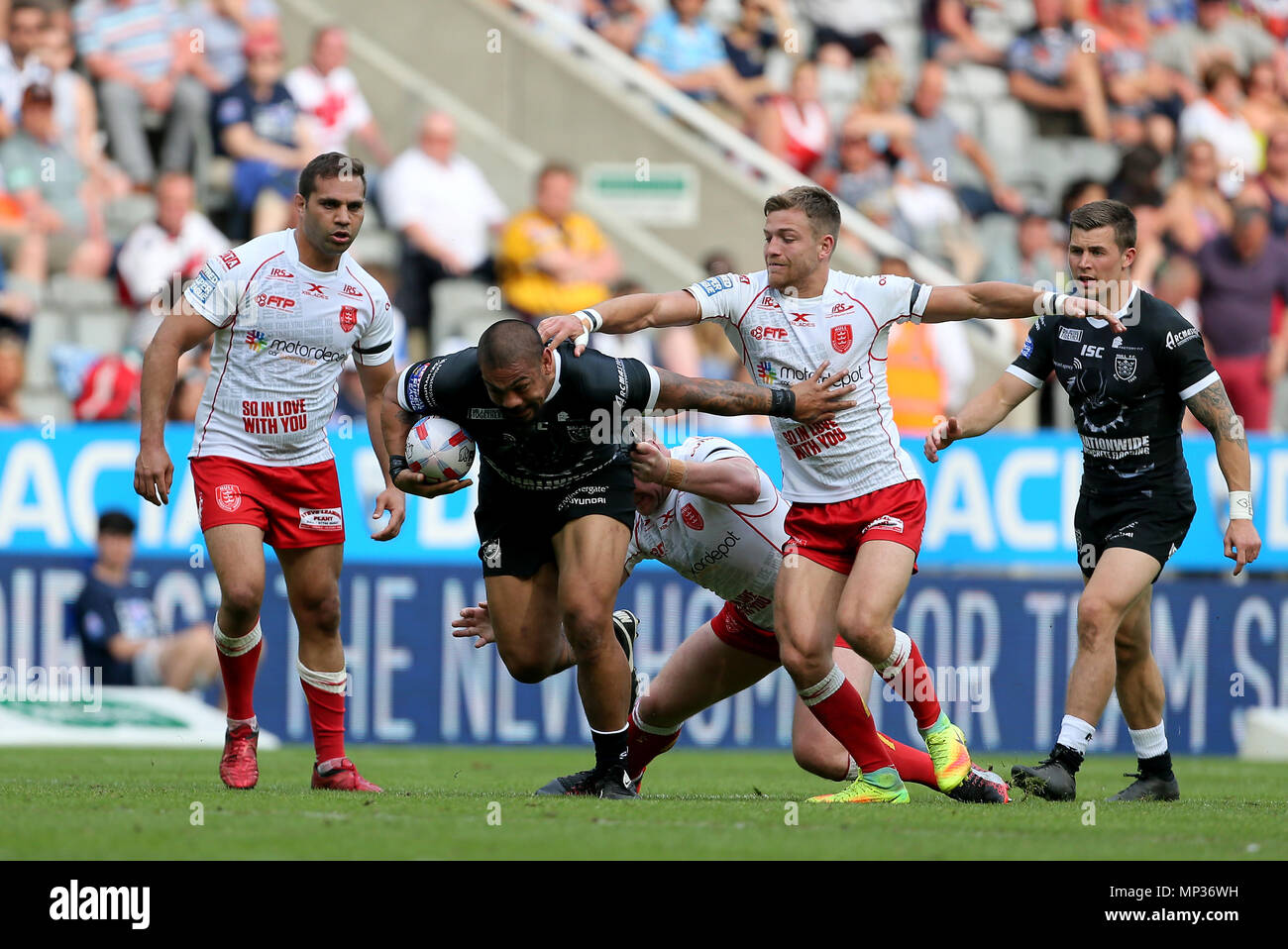 Hull FC's Sika Manu powers through the KR defence during the Betfred Super League, Magic Weekend match at St James' Park, Newcastle. Stock Photo