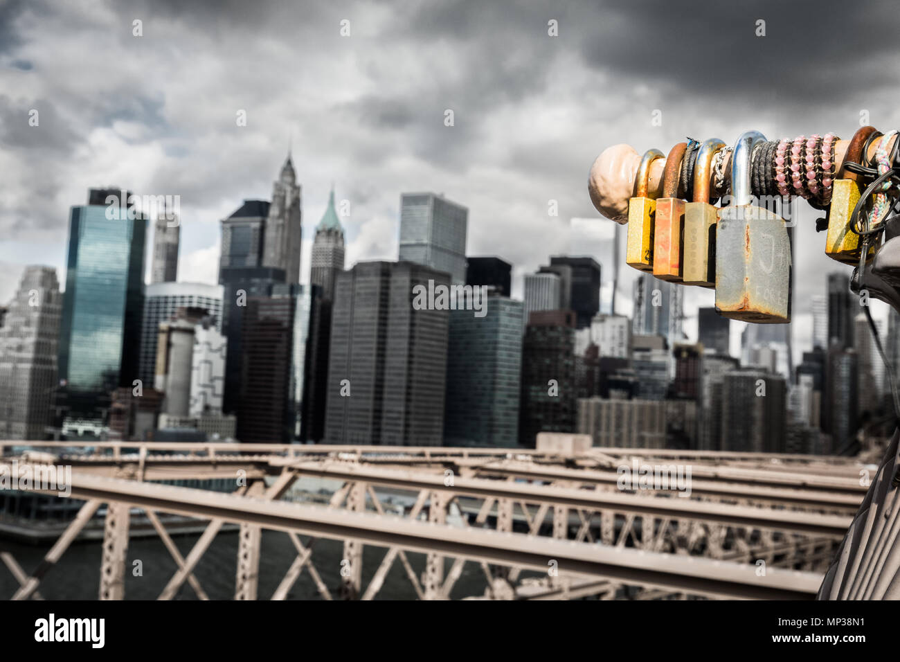 Padlocks of love adorn the Brooklyn Bridge with the Manhattan skyline in the background, New York City, USA. Stock Photo