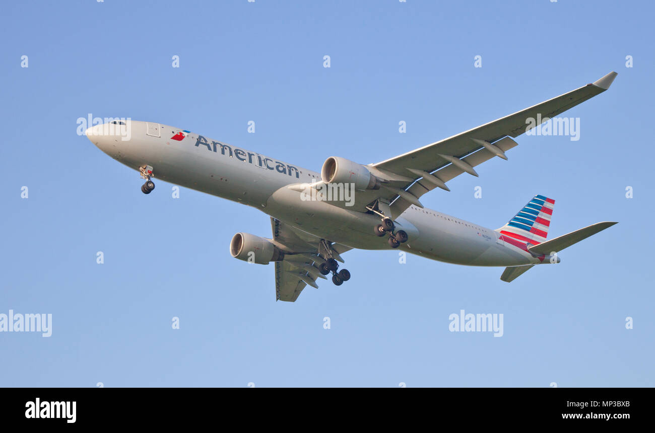 American Airlines Airbus a330 N275AY on final approach to London