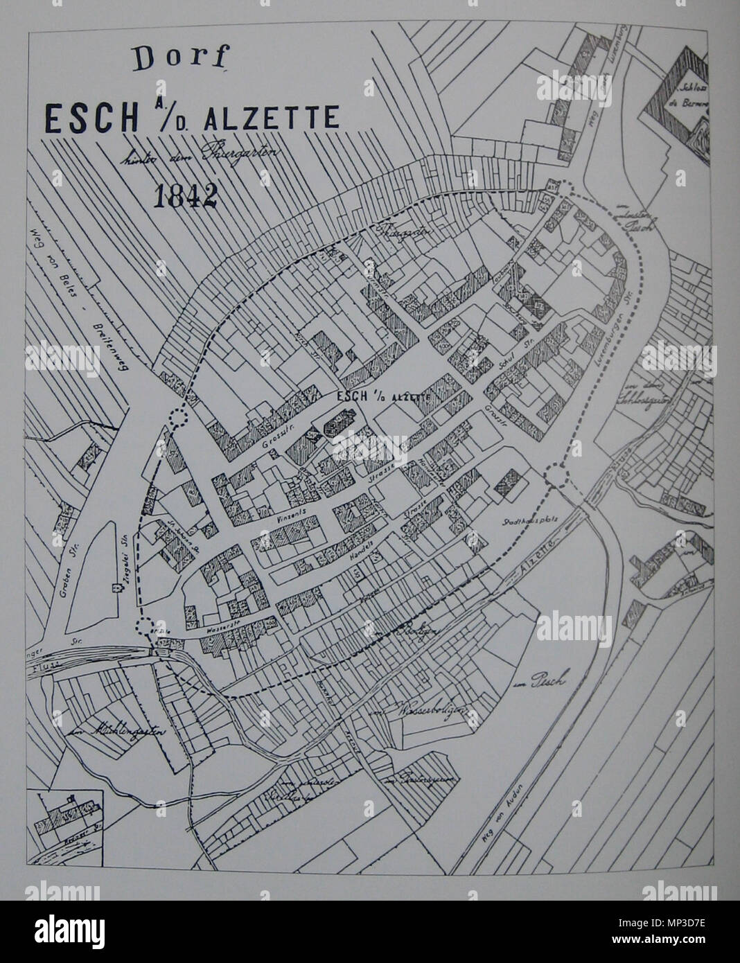 . English: Map of the town of Esch-sur-Alzette (according to the Plan cadastral of 1842). The dotted lines indicate the position of the former city wall and towers. 1870. François Xavier Wurth-Paquet (1801-1885) 850 Map Esch-sur-Alzette 1842 Stock Photo
