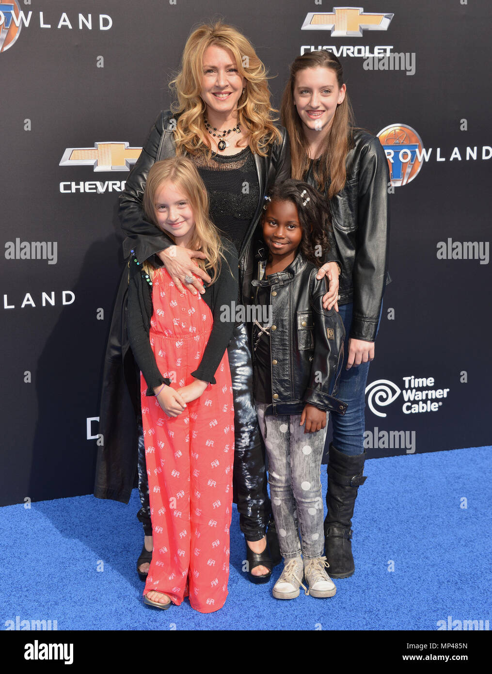 qJoely Fisher and kids at the Tomorrowland Premiere at the AMC Downtown Disney 12 Theatre in Disneyland, Anaheim. May, 9, 2015.Joely Fisher and kids ------------- Red Carpet Event, Vertical, USA, Film Industry, Celebrities,  Photography, Bestof, Arts Culture and Entertainment, Topix Celebrities fashion /  Vertical, Best of, Event in Hollywood Life - California,  Red Carpet and backstage, USA, Film Industry, Celebrities,  movie celebrities, TV celebrities, Music celebrities, Photography, Bestof, Arts Culture and Entertainment,  Topix, vertical,  family from from the year , 2015, inquiry tsuni@G Stock Photo