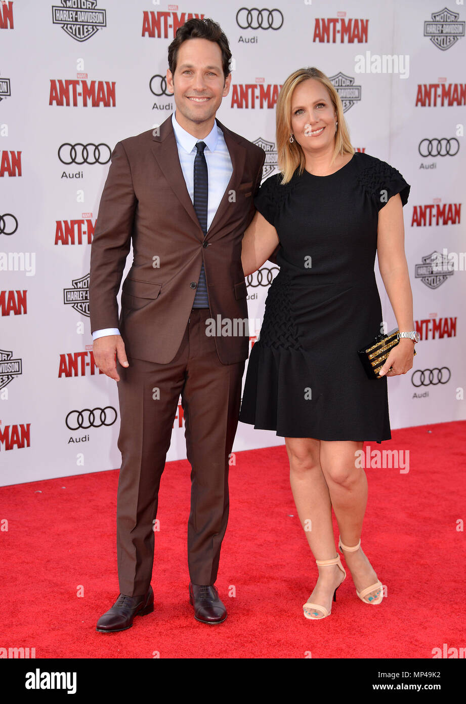 Paul rudd and wife 029 red carpet event hi-res stock photography and ...