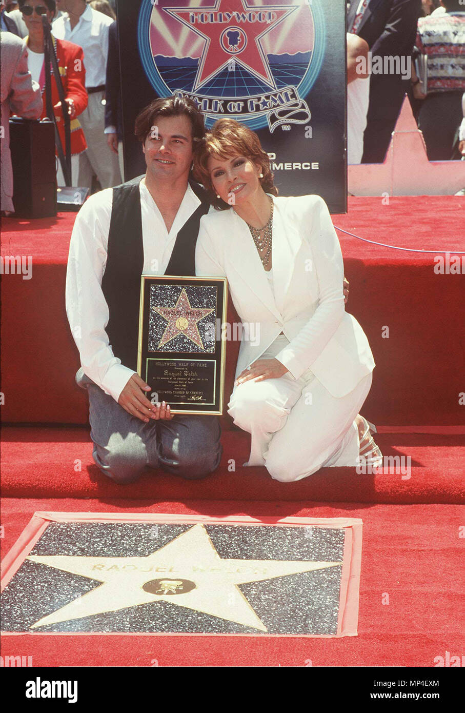 Raquel Welch with son DamoneWelch Rachel -2 - w. son Damone  Event in Hollywood Life - California, Red Carpet Event, USA, Film Industry, Celebrities, Photography, Bestof, Arts Culture and Entertainment, Topix Celebrities fashion, Best of, Hollywood Life, Event in Hollywood Life - California, movie celebrities, TV celebrities, Music celebrities, Topix, Bestof, Arts Culture and Entertainment, Photography,    inquiry tsuni@Gamma-USA.com , Credit Tsuni / USA, Receiving a Star on the Hollywood Walk Of Fame in Los Angeles,  from 1993 to 1999 Stock Photo