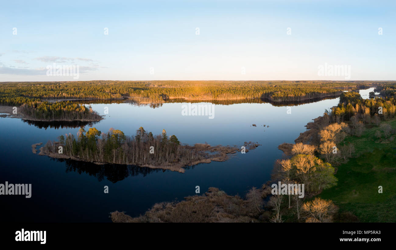 Colorful trees around lake hi-res stock photography and images - Alamy