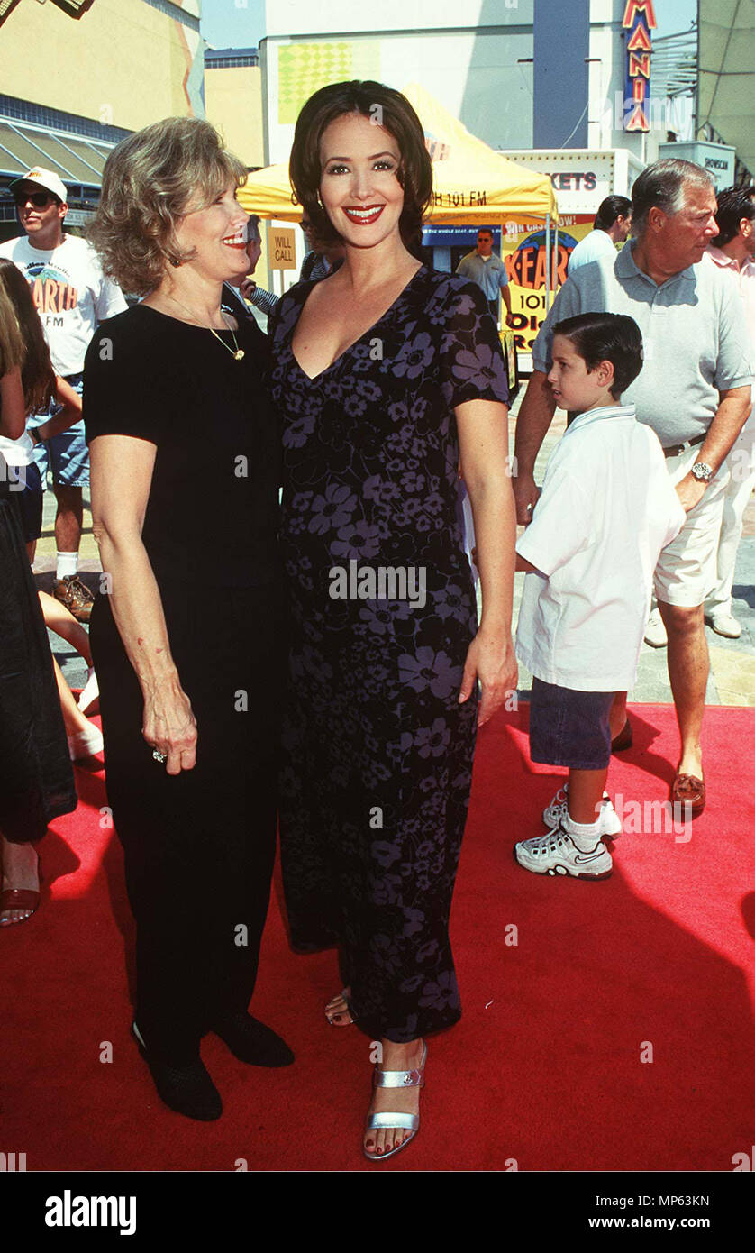 Turner Janine a. mom Janette -1 - Turner Janine a. mom Janette -1 Event in  Hollywood Life - California, Red Carpet Event, USA, Film Industry,  Celebrities, Photography, Bestof, Arts Culture and Entertainment,