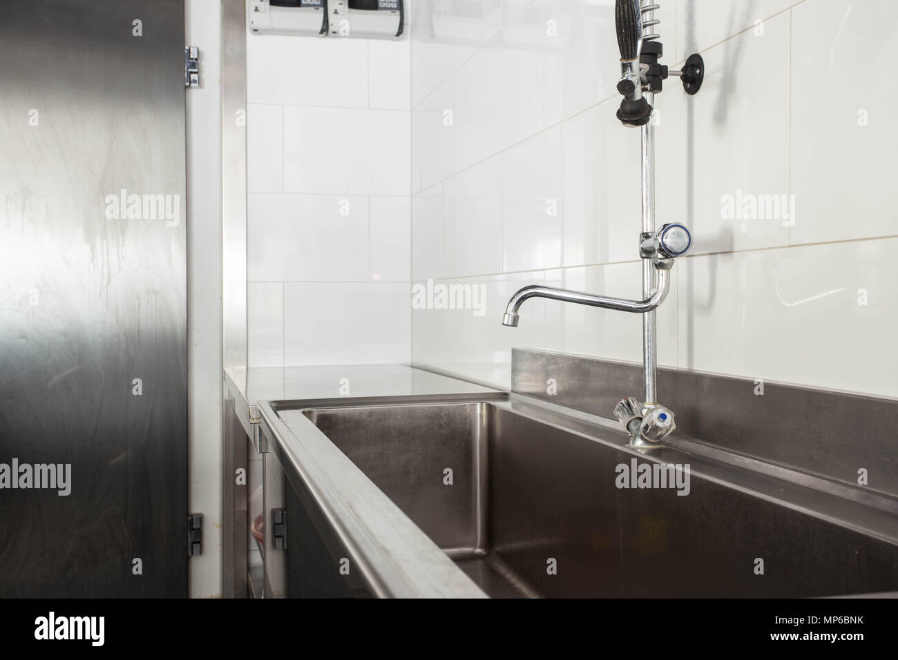 Dishwasher restaurant hires stock photography and images Alamy