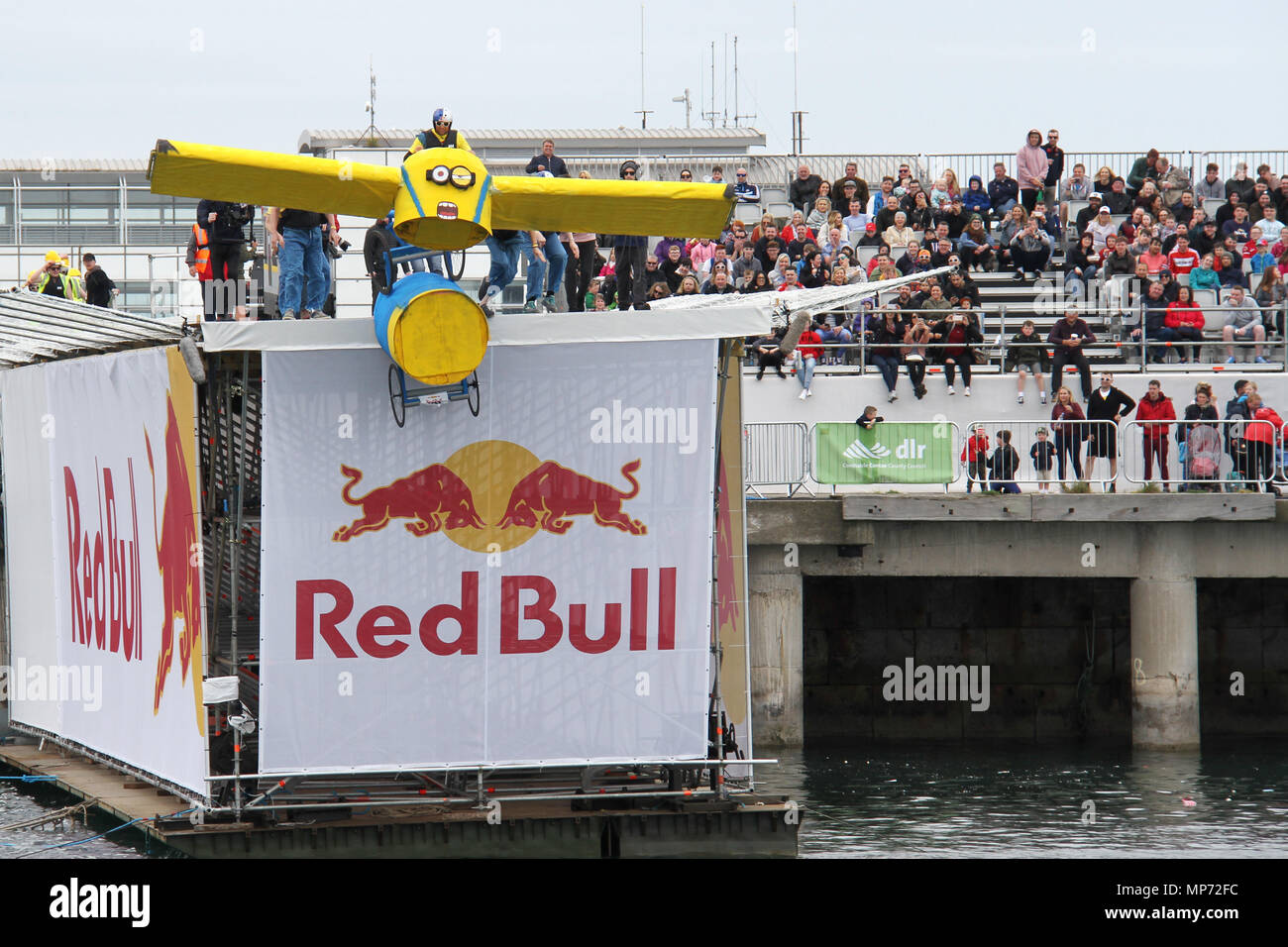 180521)--DUBLIN, May 21, 2018 (Xinhua) -- A drives his flying machine during the Flugtag at Dun Laoghaire in Dublin, Ireland, May 20, 2018. Red Bull Flugtag, or "Red