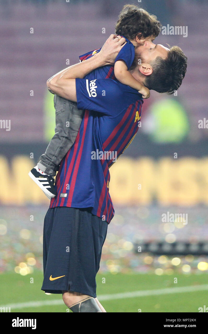 Barcelona 20th May Lionel Messi of FC Barcelona kisses his son