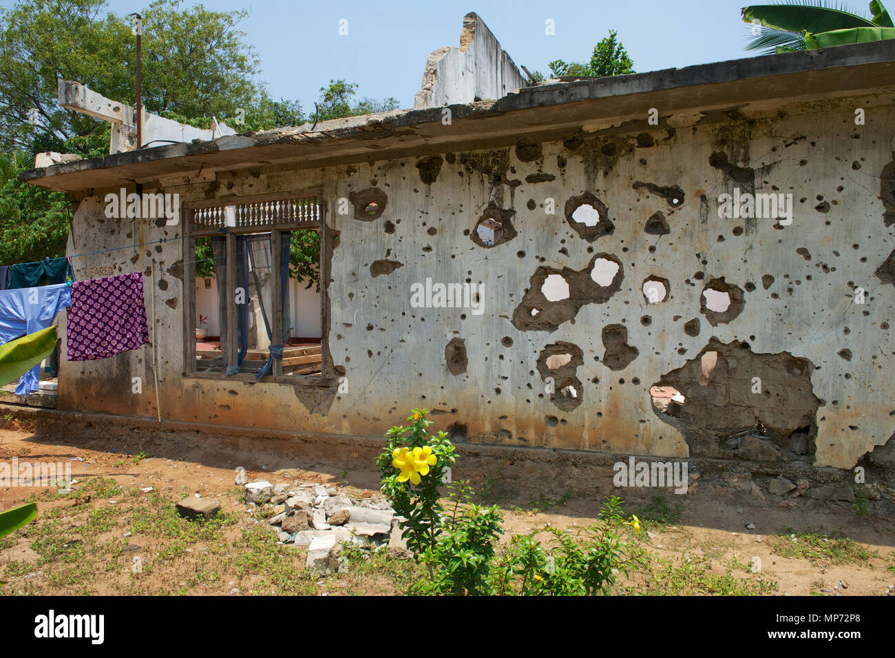 22 March 2018, Sri Lanka, Mullaitivu: A house with bullet holes from the Sri Lankan Civil War (1983-2009). Sri Lanka was shattered by a civil war between the ethnic majority of the population, the Singhalese people, and the Tamil minority. Tamil separatists fought for an independent state in the north of the island. In the end, the Liberation Tigers were beaten by the Sri Lankian army. Photo: Ursula Düren/dpa Stock Photo