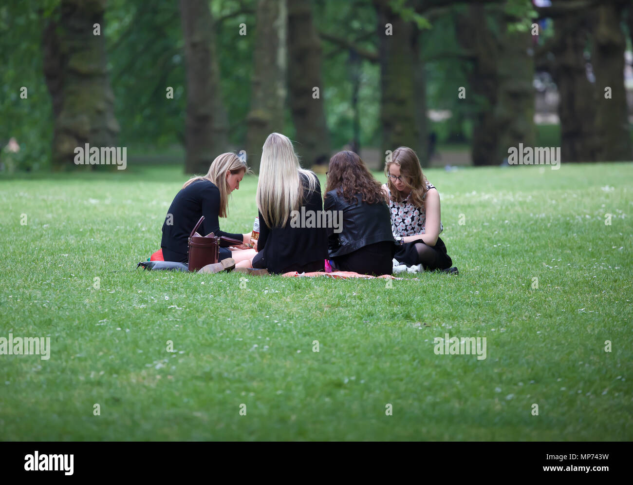 London,UK,21st May 2018,Cloudy and humid day in London, the weather