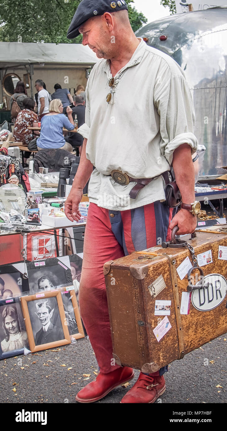Old man with a beret hi-res stock photography and images - Alamy