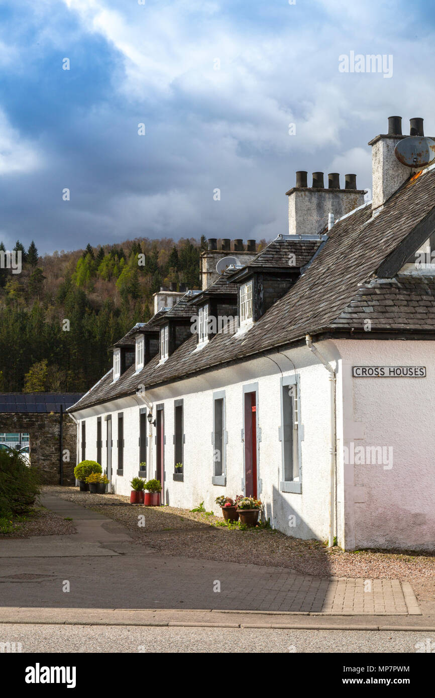 A terrace of traditional design white-washed cottages at Cross Houses in Inveraray, Argyll & Bute, Scotland, UK Stock Photo