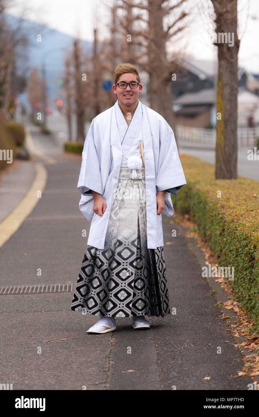 Kimono Nagoya — Here is a photoset of a modern men's yukata.