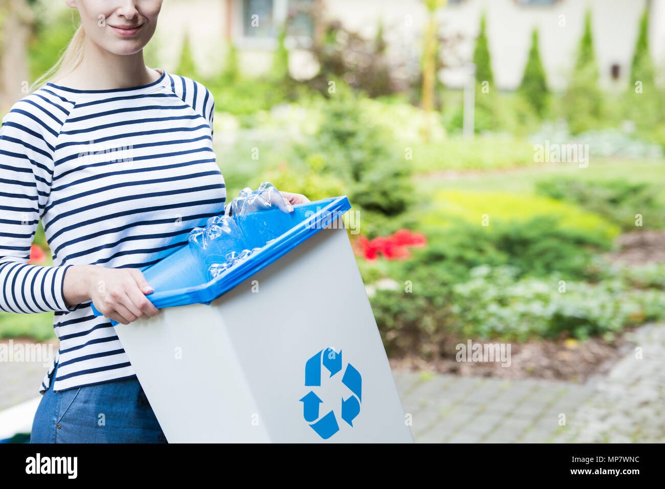 Smart bin hi-res stock photography and images - Alamy