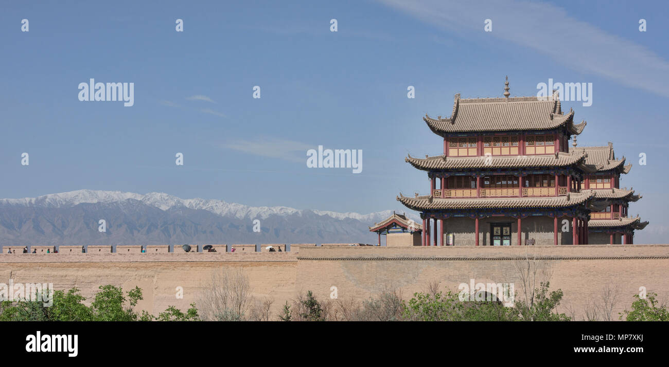 Jiayuguan Fort at Jiayu Pass, with Qilian Mountains behind, Jiayuguan, Gansu, China Stock Photo