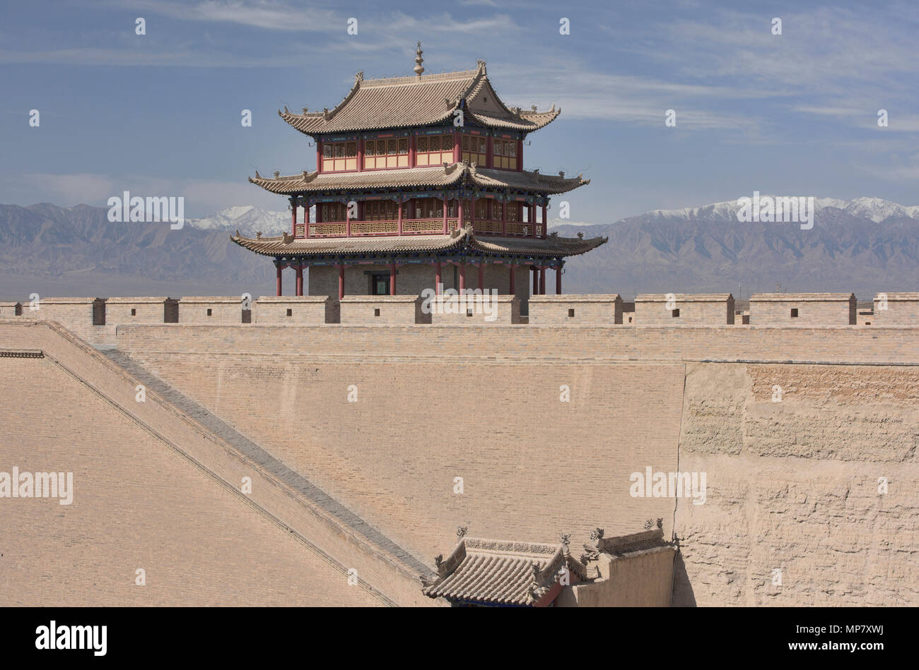 Jiayuguan Fort at Jiayu Pass, with Qilian Mountains behind, Jiayuguan, Gansu, China Stock Photo