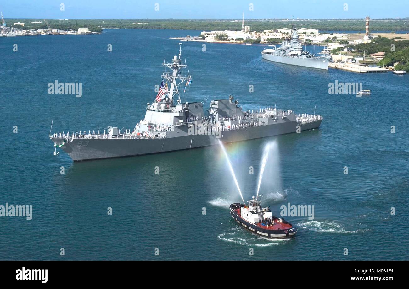 U.S. Navy sailors man the rails of the U.S. Navy Arleigh Burke-class guided-missile destroyer USS Chung-Hoon as it passes the USS Utah Memorial September 10, 2004 in Pearl Harbor, Hawaii.   (photo by Rober C. Foster Jr. via Planetpix) Stock Photo