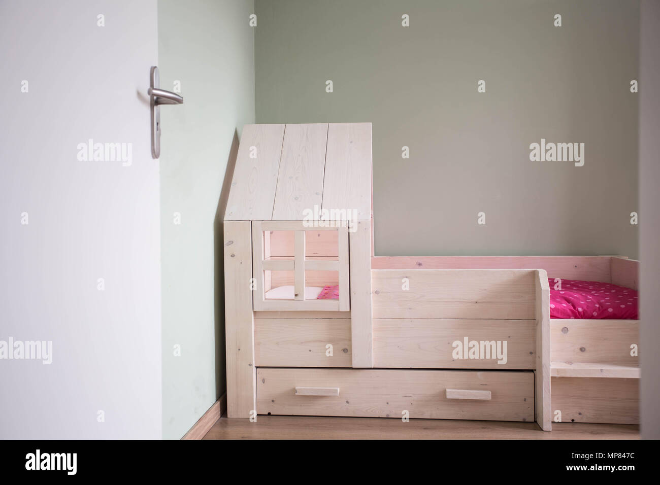 Children S Bedroom Modern Design With Wooden Simple Bed