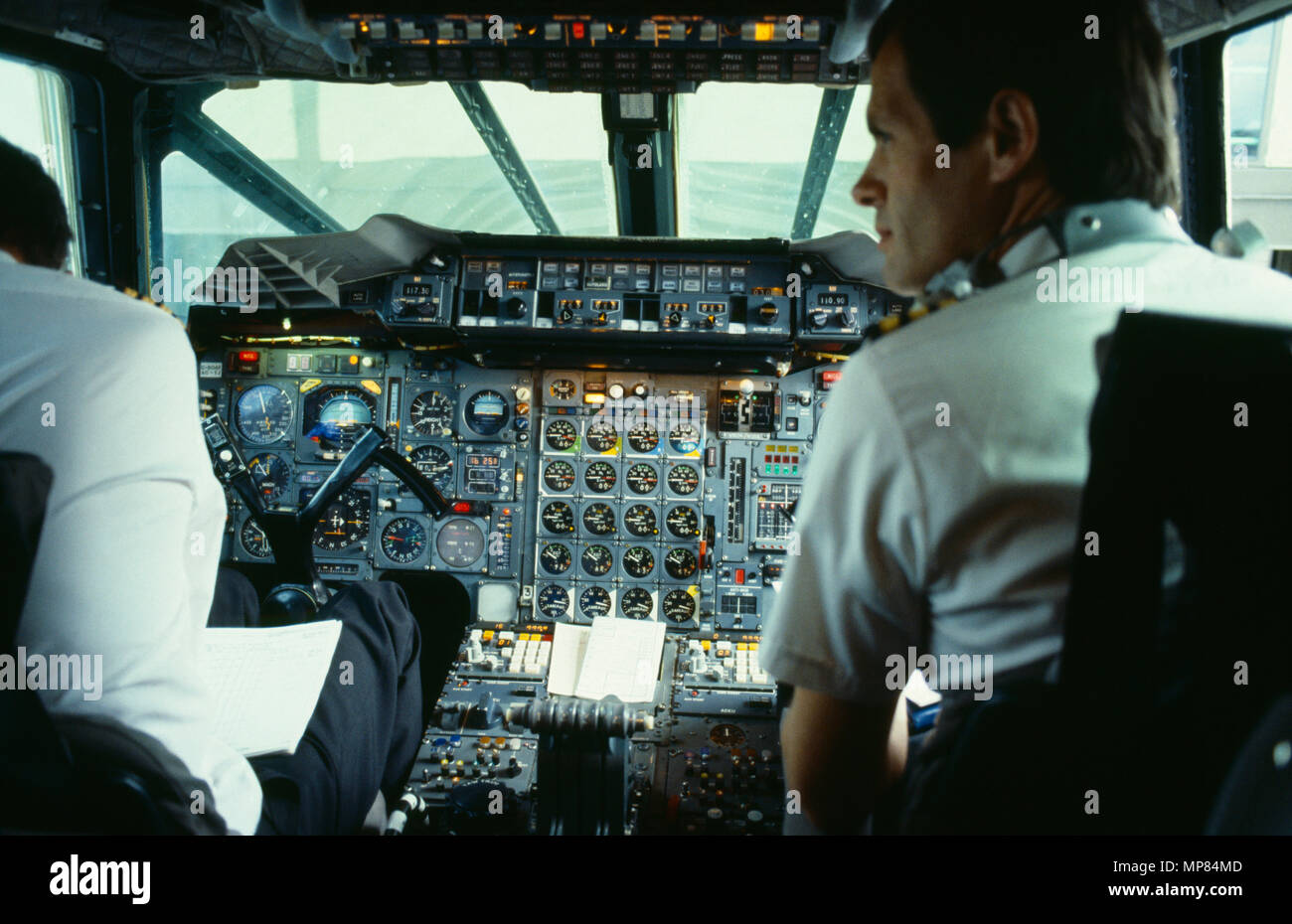 Transport Air Cockpit Concorde Flight Deck And Pilots