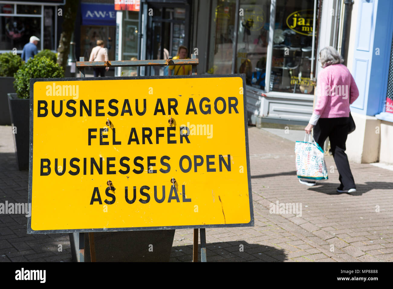 Sign in town centre saying businesses open as usual Stock Photo