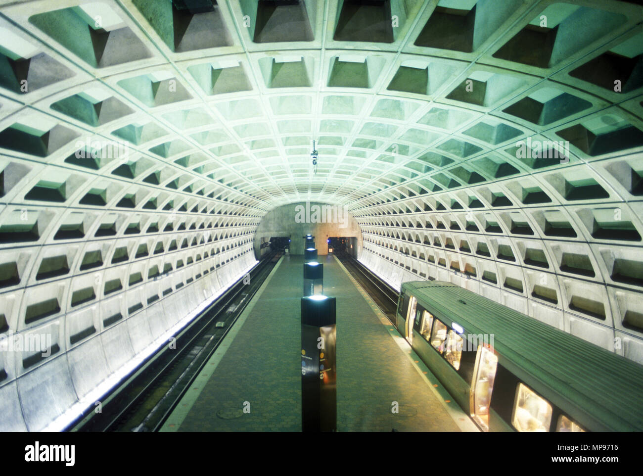 1988 HISTORICAL PLATFORMS SMITHSONIAN SUBWAY METRO STATION WASHINGTON DC USA Stock Photo