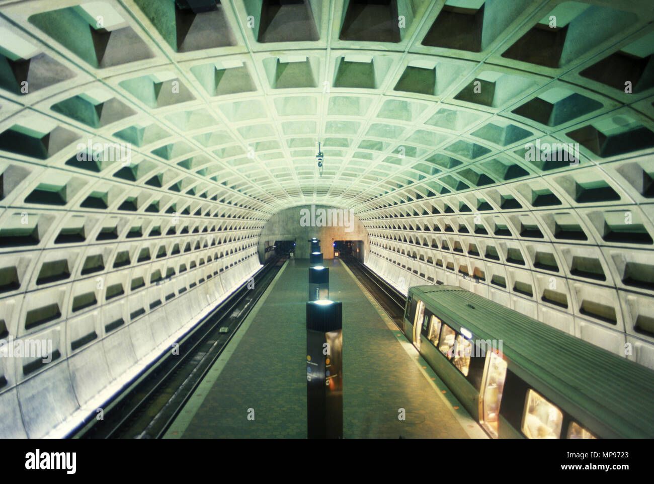 1988 HISTORICAL PLATFORMS SMITHSONIAN SUBWAY METRO STATION WASHINGTON DC USA Stock Photo