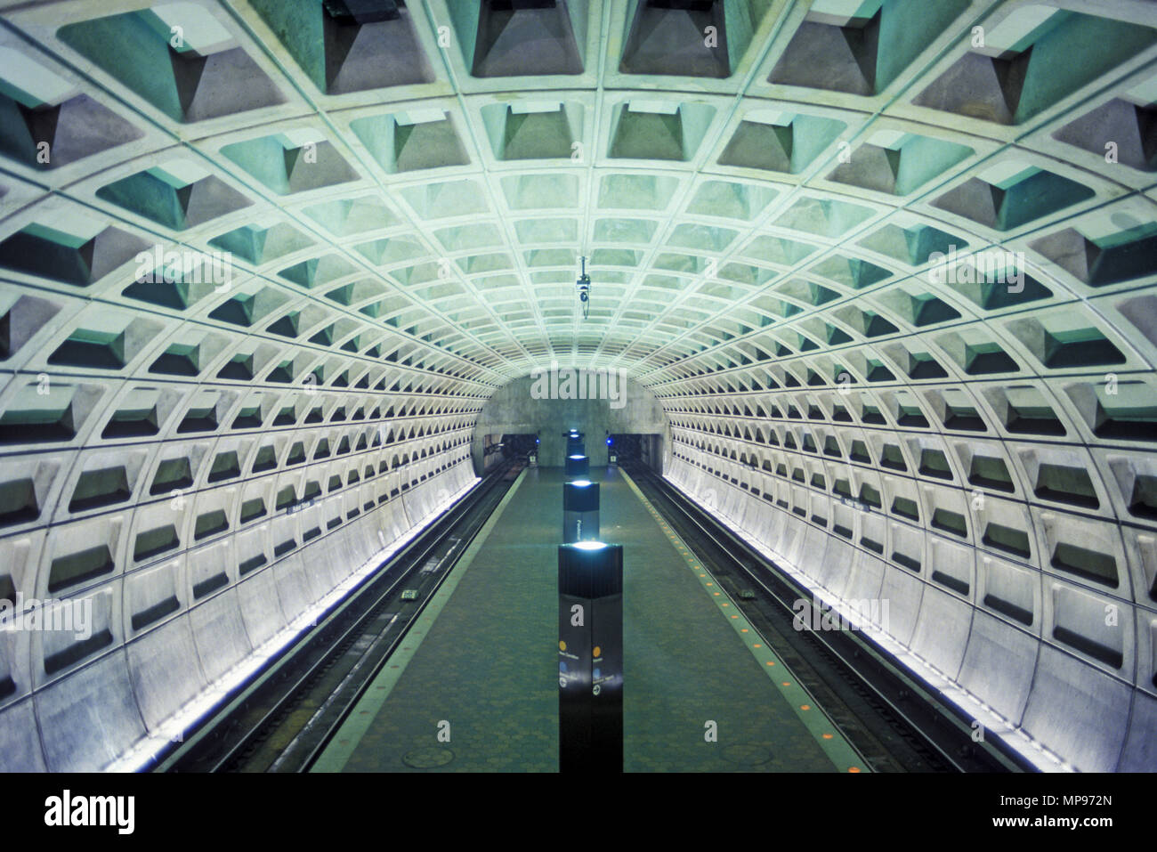 1988 HISTORICAL PLATFORMS SMITHSONIAN SUBWAY METRO STATION WASHINGTON DC USA Stock Photo