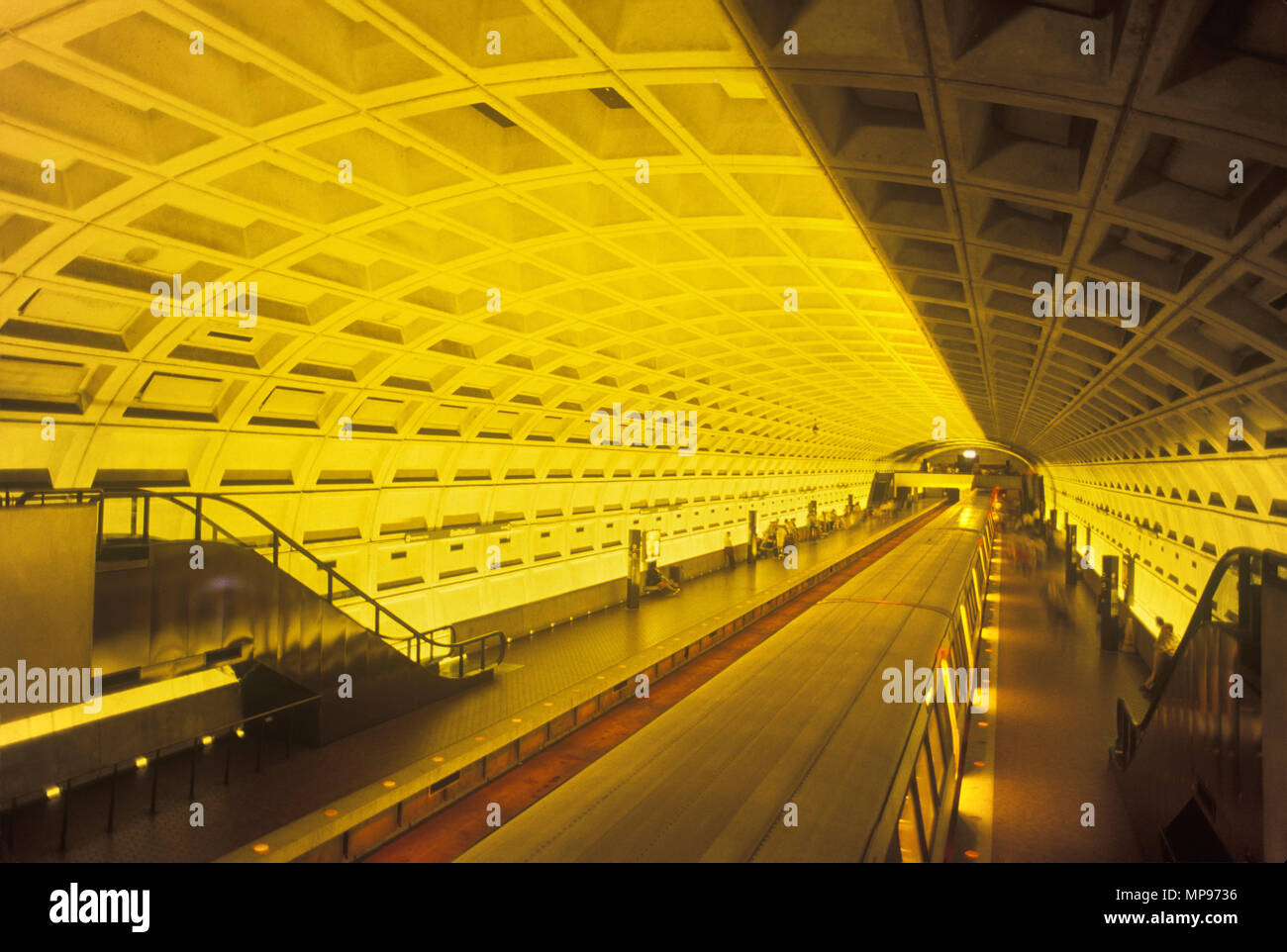 1988 HISTORICAL PLATFORMS SMITHSONIAN SUBWAY METRO STATION WASHINGTON DC USA Stock Photo