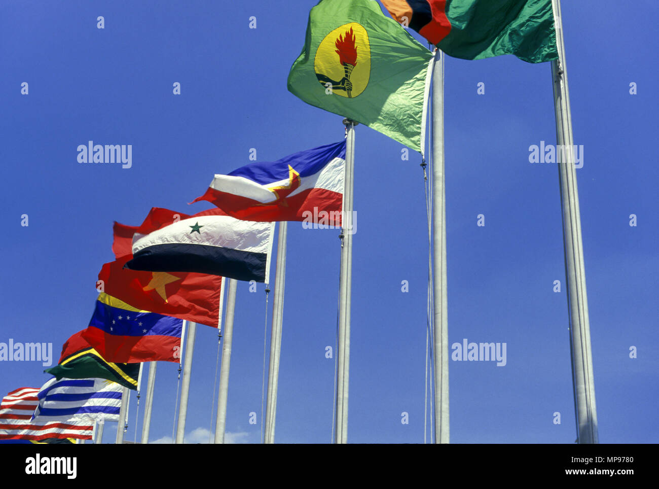 1988 HISTORICAL NATIONAL FLAGS BLUE SKY UNITED NATIONS HEADQUARTERS FIRST AVENUE MANHATTAN NEW YORK CITY USA Stock Photo