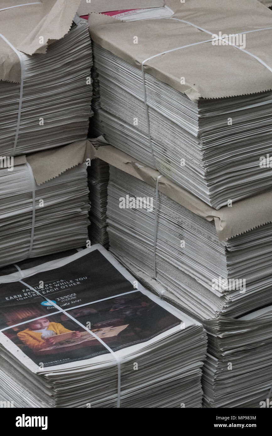 A Large Pile Of Evening Standard Newspapers Left By Adelivery Person For Distribution Outside Of A Railway Station In Central London Evening Standard Stock Photo Alamy A Large Pile Of Evening Standard Newspapers Left By Adelivery Person For Distribution Outside Of A Railway Station In Central London Evening Standard Stock Photo Alamy