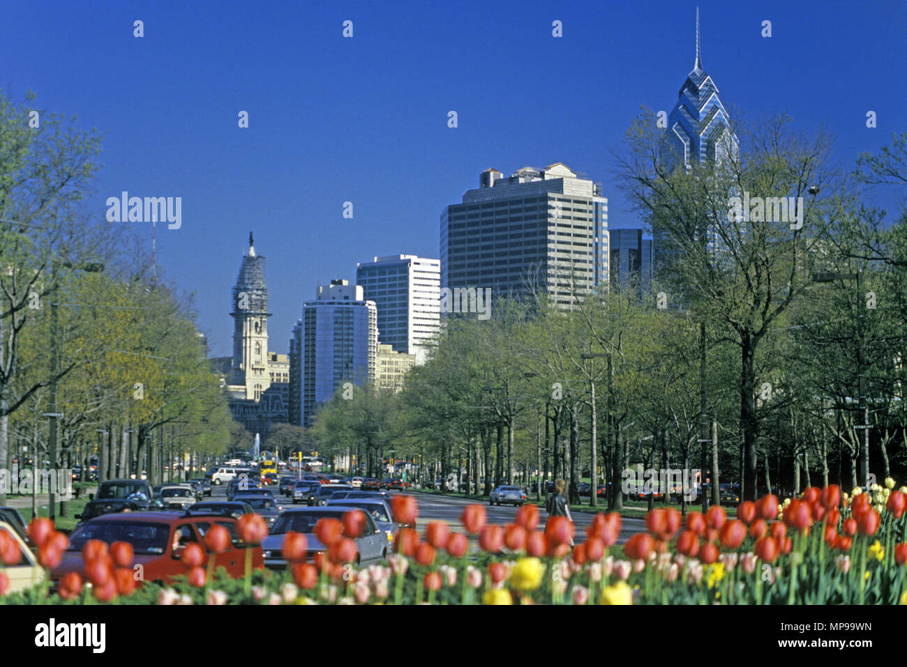 1988 HISTORICAL BENJAMIN FRANKLIN PARKWAY DOWNTOWN SKYLINE PHILADELPHIA USA Stock Photo