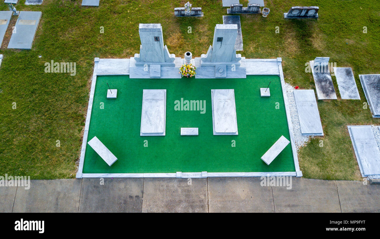 Old oakwood cemetery hi-res stock photography and images - Alamy