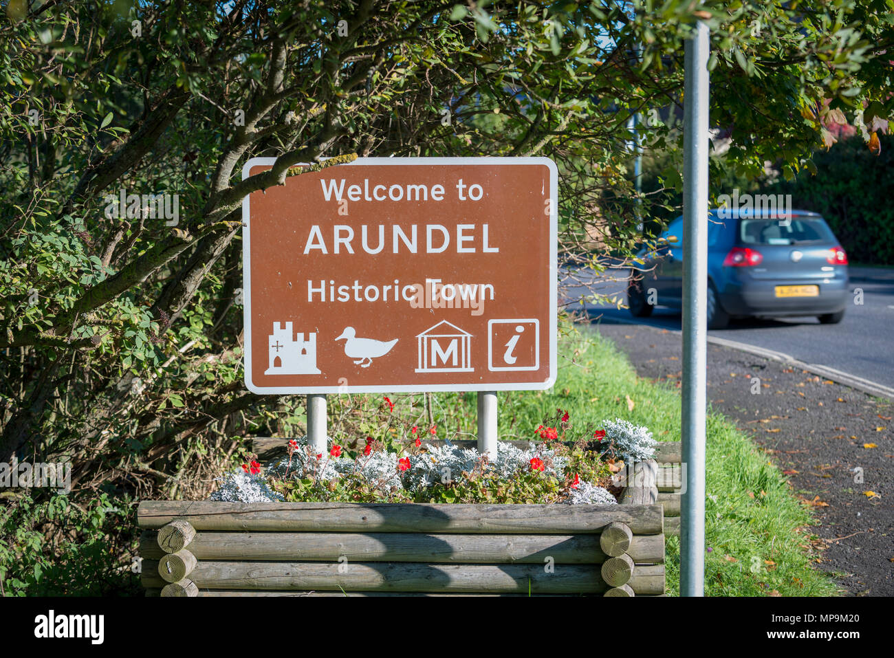 Entrance signboard board tree hi-res stock photography and images - Alamy