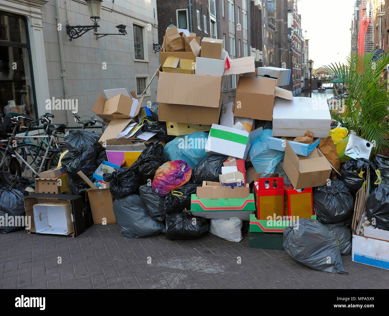 Garbage on the streets hires stock photography and images Alamy