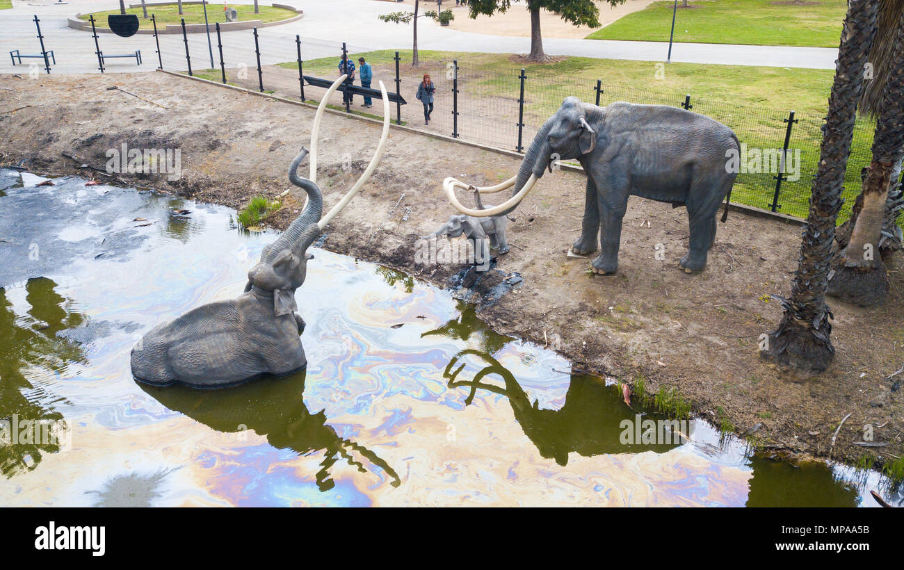 Mamoths trapped in tar display, La Brea tar pits, Los Angeles
