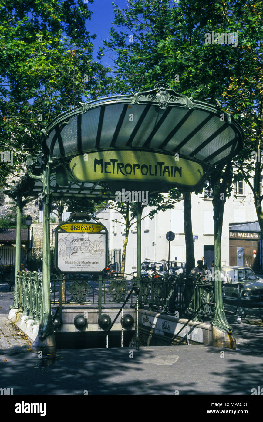 Historical metro paris hi-res stock photography and images - Alamy