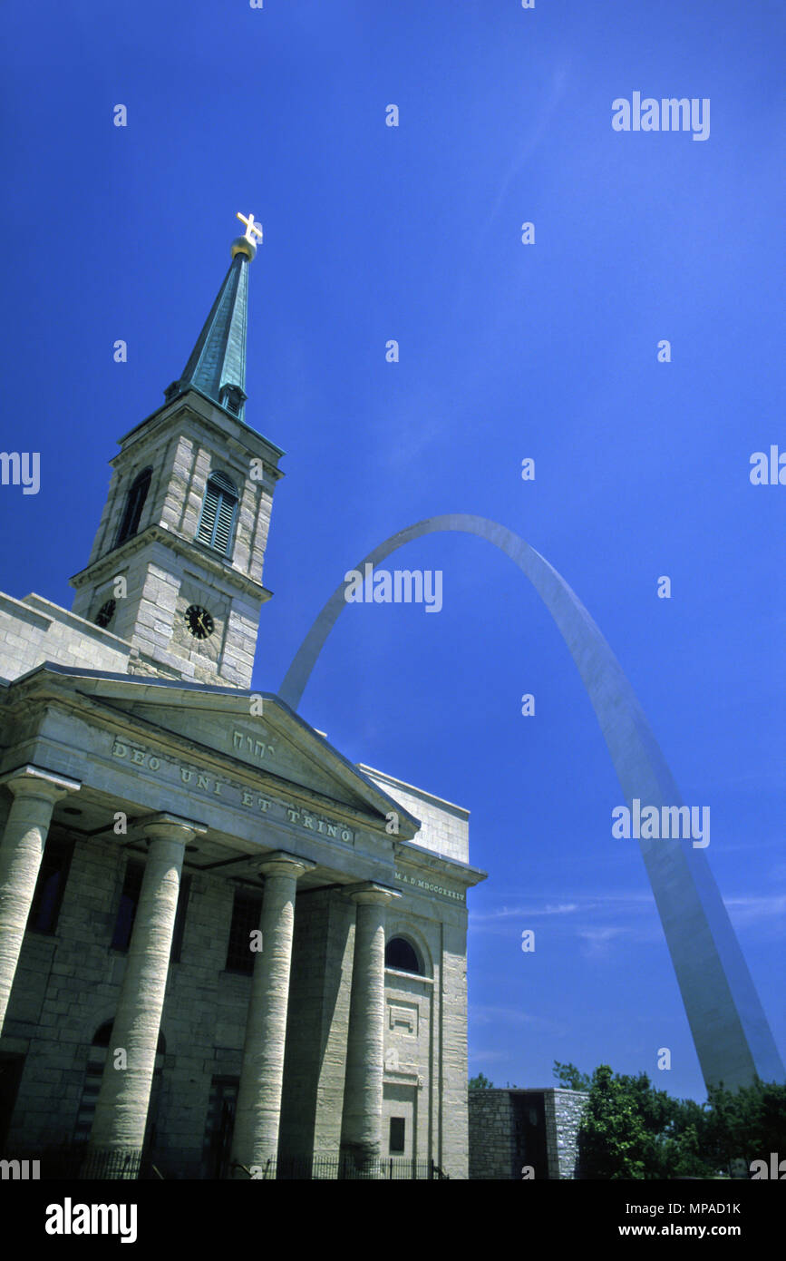 1988 HISTORICAL GATEWAY TO THE WEST ARCH (©EERO SAARINEN 1965