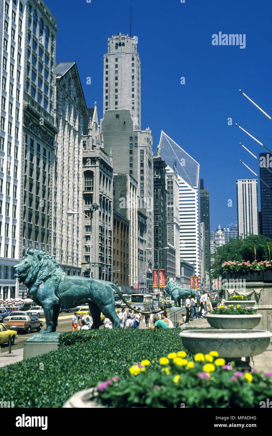 1988 HISTORICAL CAST BRONZE LION STATUES ENTRANCE ART INSTITUTE OF