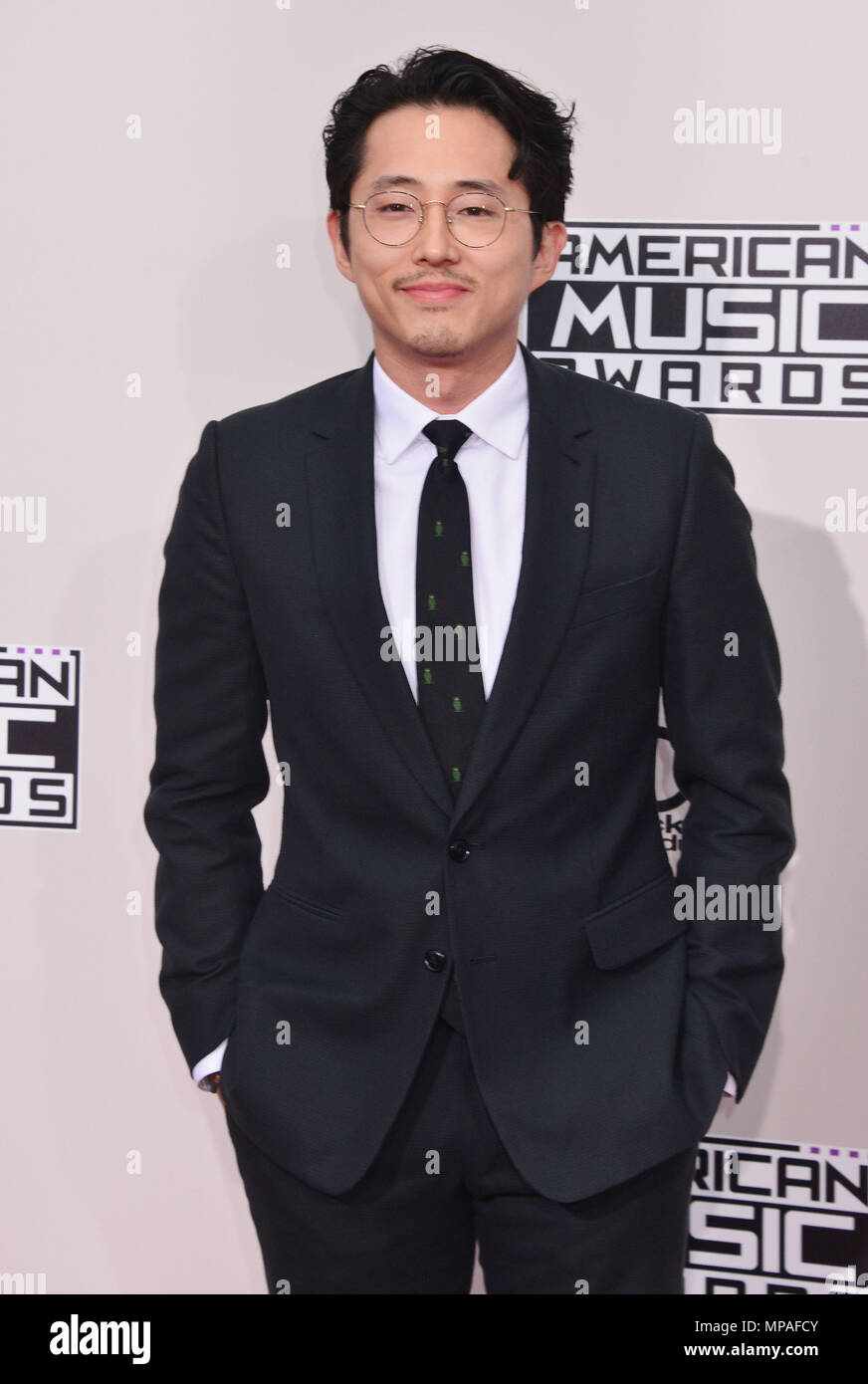 Celebrities steven yeun hi-res stock photography and images - Alamy