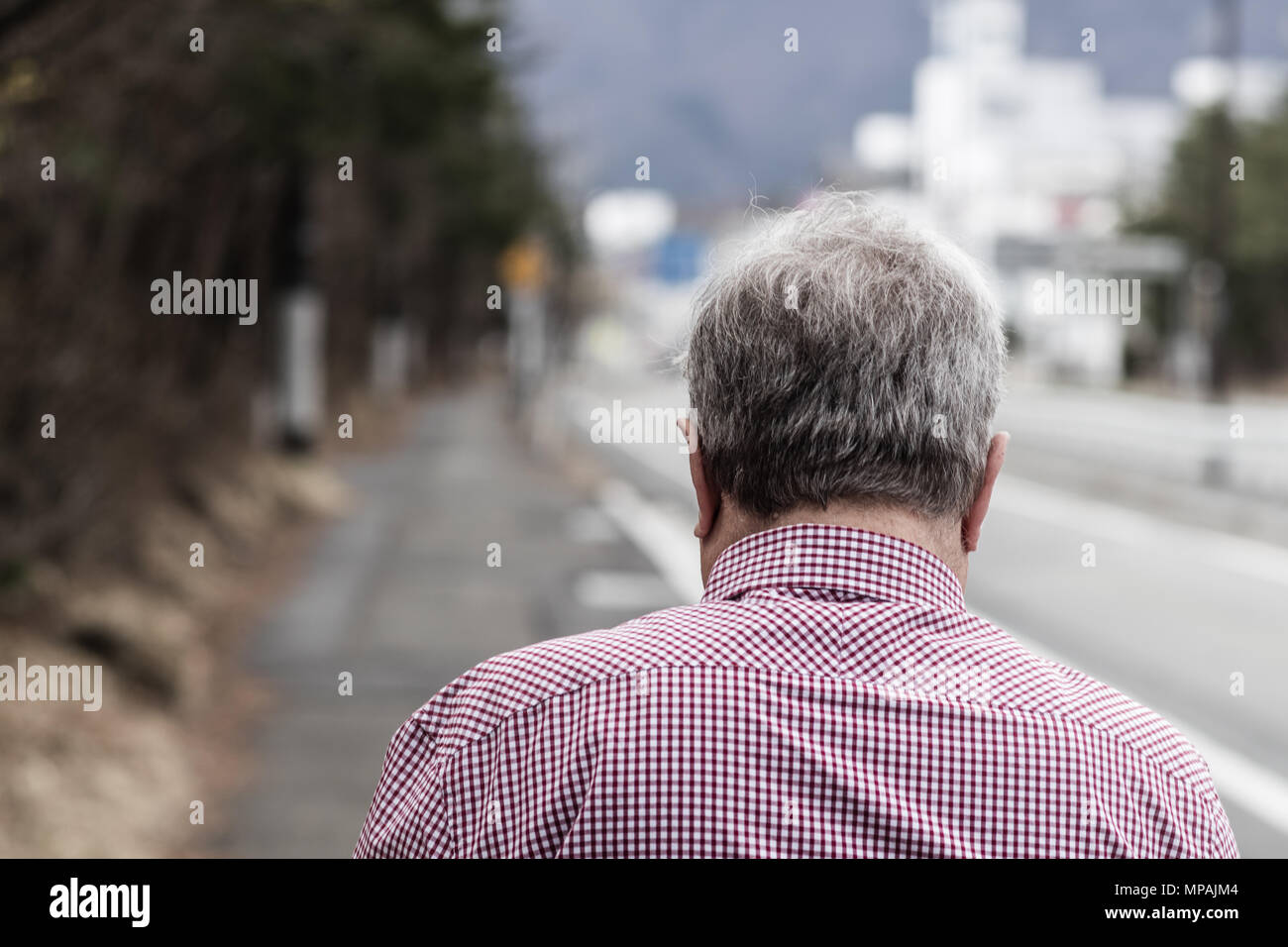 Back of mans head hi-res stock photography and images - Alamy