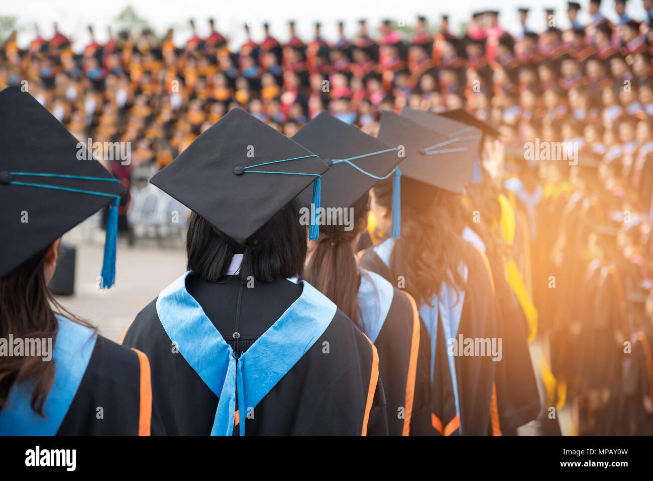 Graduates wear graduation gowns,Ceremonies of university graduates
