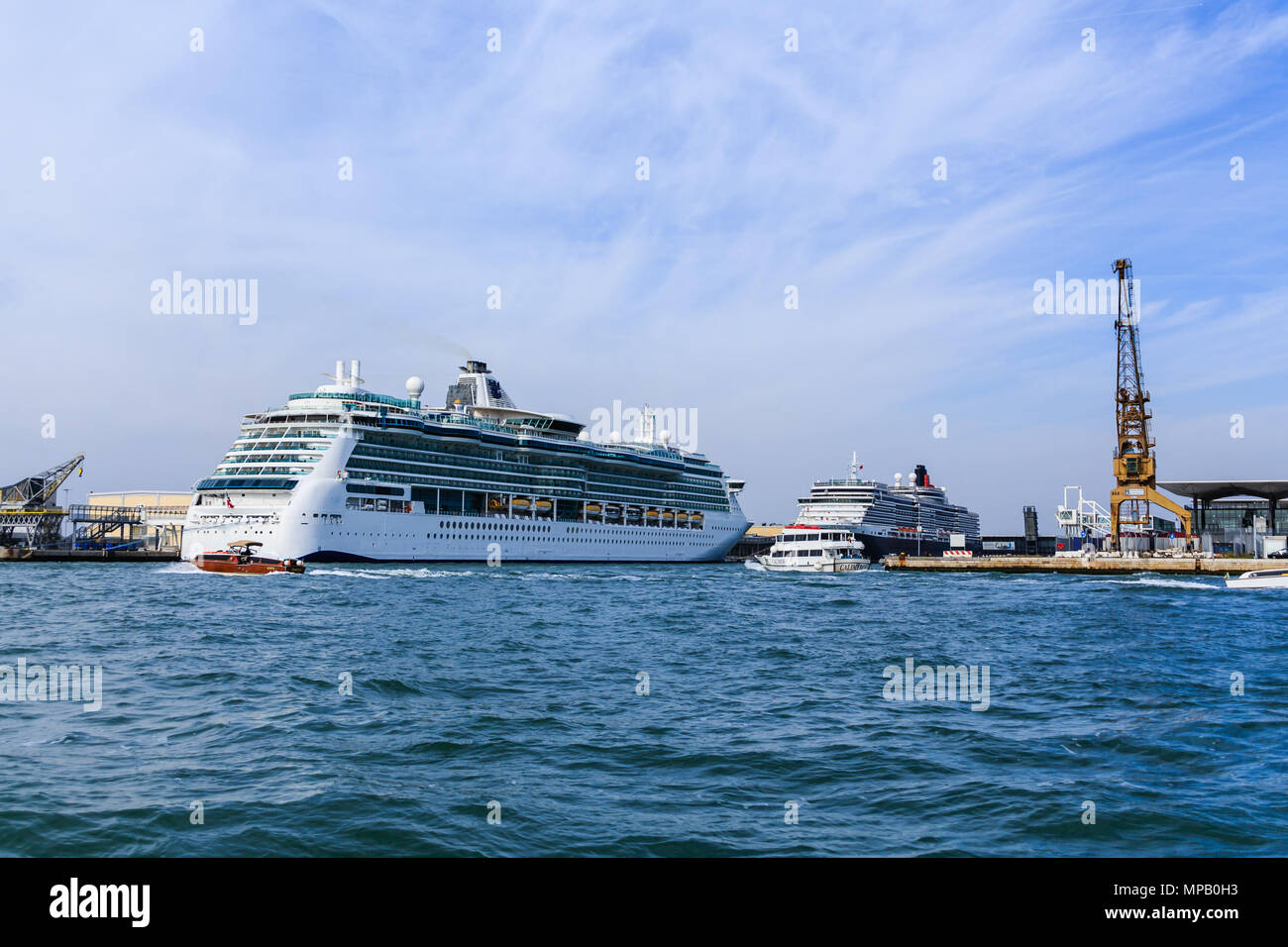Venice cruise ship grand canal hi-res stock photography and images - Alamy