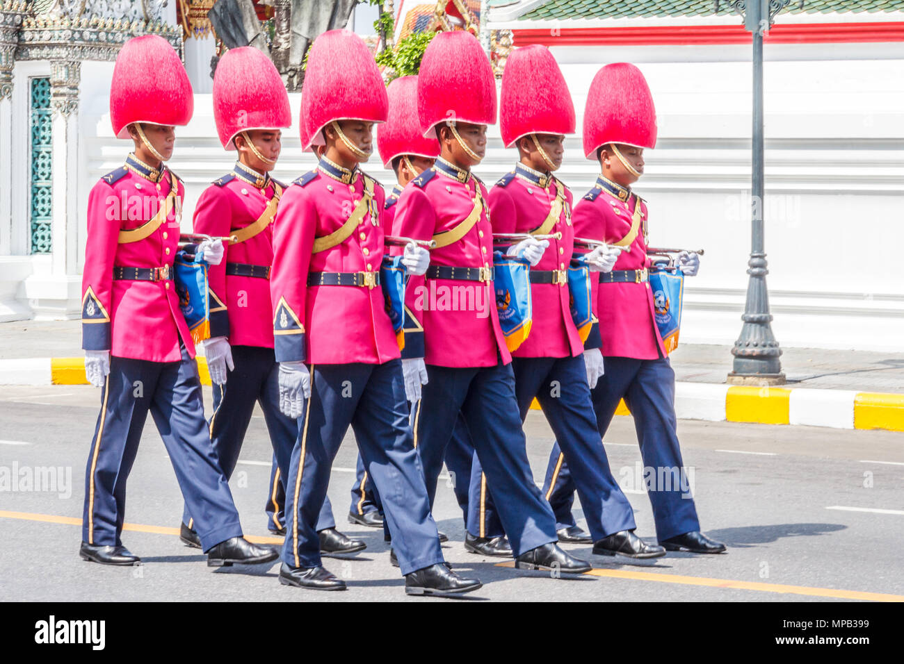 Thai soldiers in pink uniforms on parade outside the Grand Palace, Bangkok,  Thailand Stock Photo - Alamy