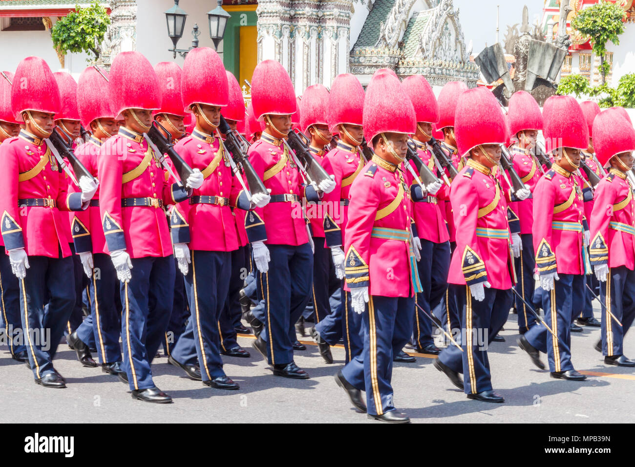 Thai soldiers in pink uniforms on parade outside the Grand Palace, Bangkok,  Thailand Stock Photo - Alamy