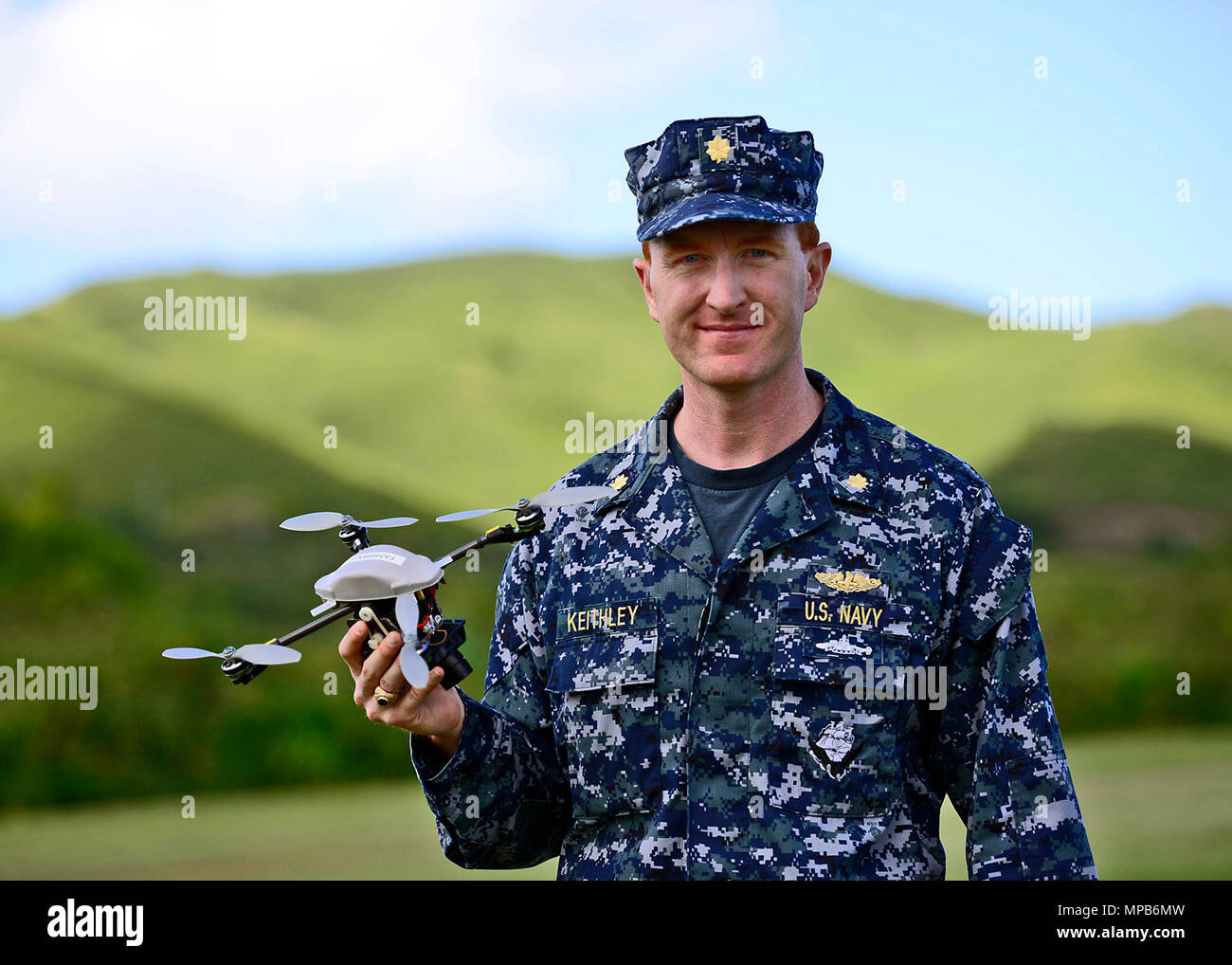 170408-N-QL961-001 KAILUA, Hawaii (April 8, 2017) Lt. Cmdr. Christopher ...