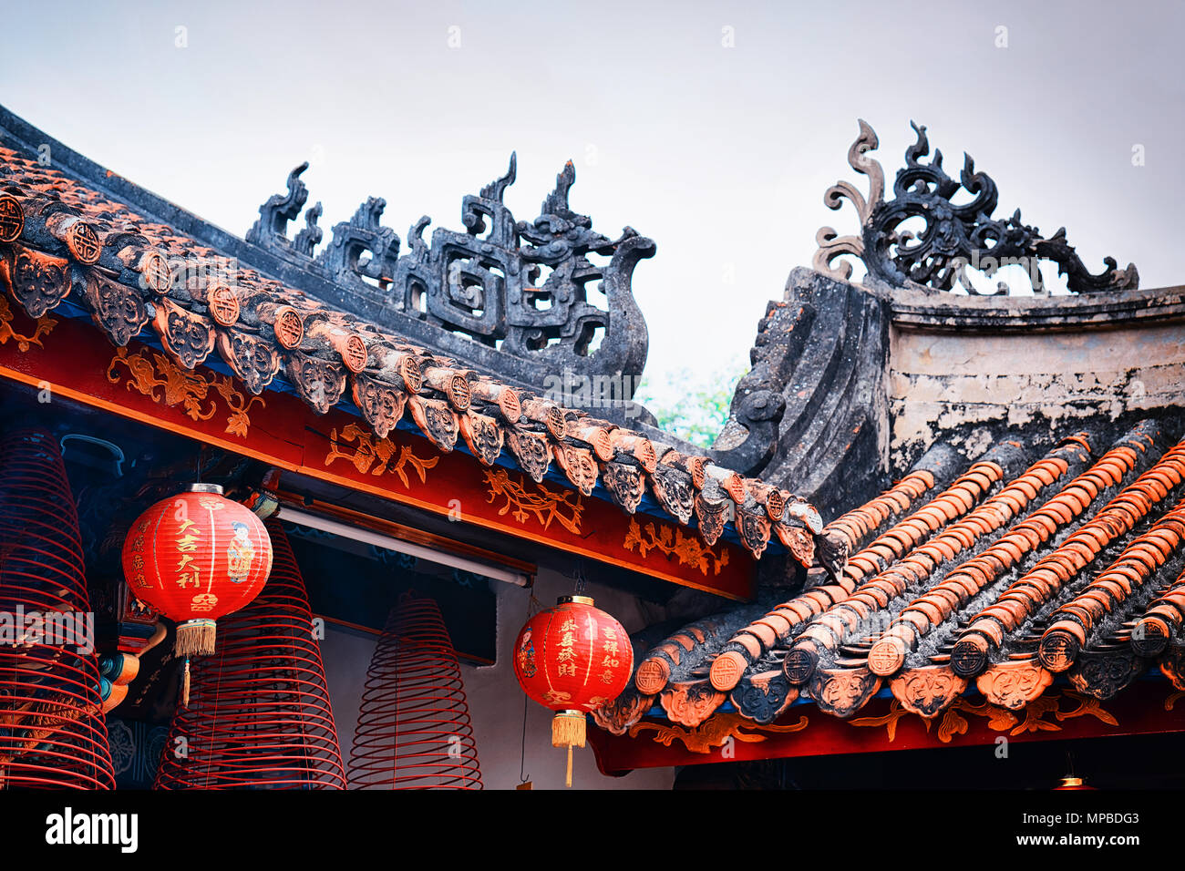 Decoration of the roof in the vietnamese temple in the old city of Hoi